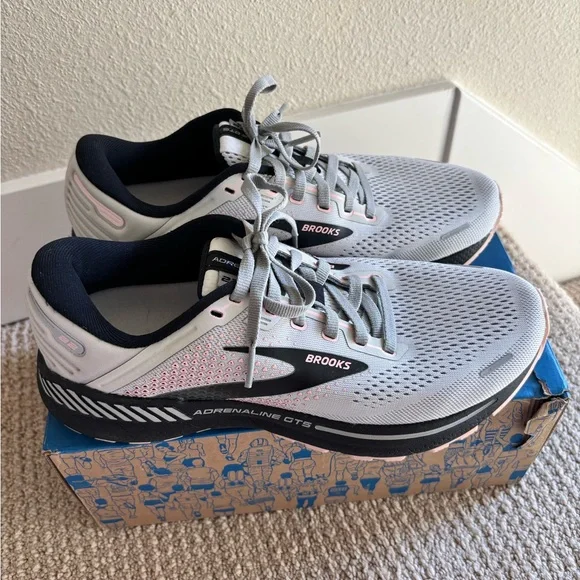 Brooks Women's Adrenaline GTS Shoes - Picture 2 of 7